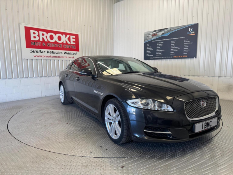 2012 Jaguar Xj 3.0d V6 Premium Luxury Auto Euro 5 (s/s) 4dr in Grey — image 1