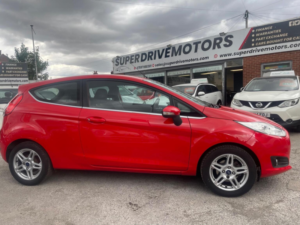 2013 Ford Fiesta 1.0t Ecoboost Zetec Euro 5 (s/s) 3dr in Red — image 5