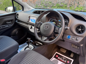 2018 Toyota Yaris 1.5 Vvt-H Design E-CVT Euro 6 (s/s) 5dr in Blue — image 3