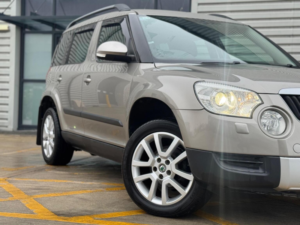 2011 Skoda Yeti 1.8 Tsi Elegance 4WD Euro 5 5dr in Beige — image 3