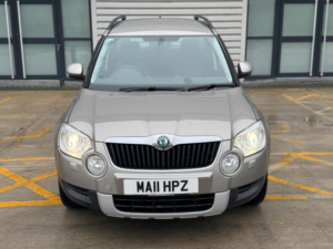 2011 Skoda Yeti 1.8 Tsi Elegance 4WD Euro 5 5dr in Beige — image 5