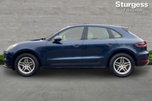 2015 Porsche Macan 2.0t SUV 5dr Petrol Pdk 4WD Euro 6 (s/s) (237 Ps) in Blue — image 4