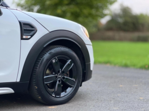 2017 MINI Countryman 1.5 Cooper Auto Euro 6 (s/s) 5dr in White — image 5