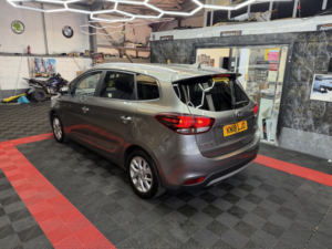 2018 Kia Carens 1.7 Crdi 2 in Silver — image 3