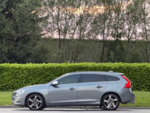 2015 Volvo V60 2.0 D4 R-Design Nav Auto Euro 6 (s/s) 5dr in Grey — image 4