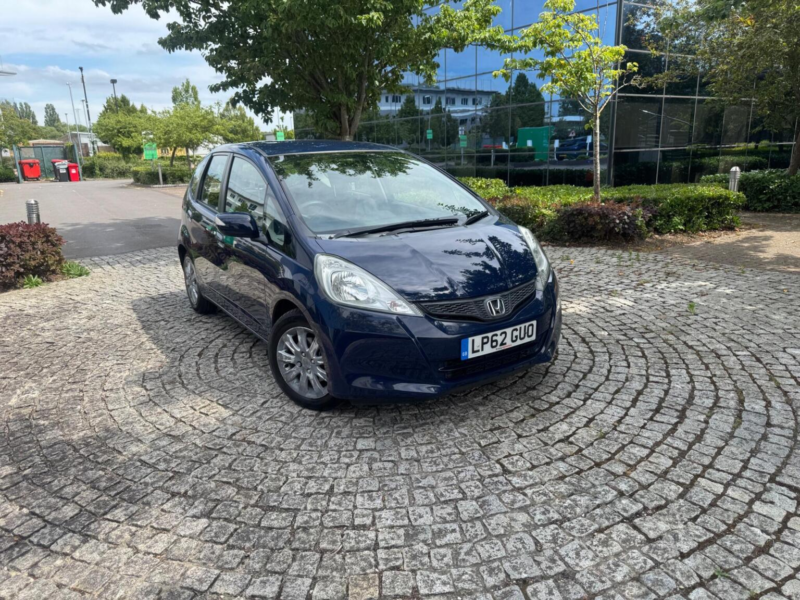 2013 Honda Jazz 1.4 I-Vtec Es CVT Euro 5 5dr in Blue — image 1
