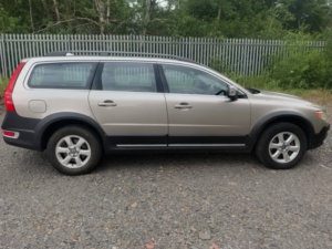 2011 Volvo Xc70 2.0 D3 Es in Gold — image 2