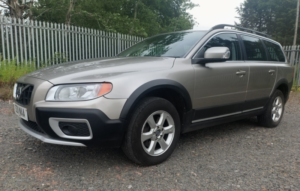 2011 Volvo Xc70 2.0 D3 Es in Gold — image 5
