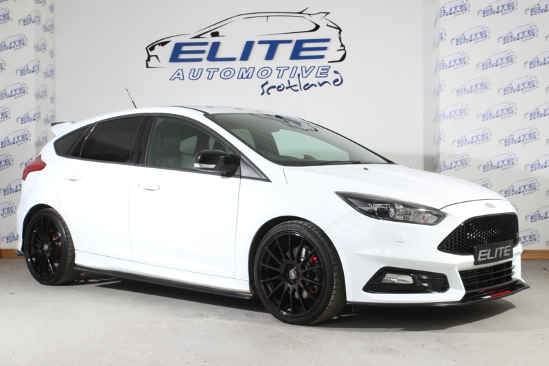 2016 Ford Focus 2.0t Ecoboost St-3 Hatchback 5dr Petrol Manual Euro 6 (s/s) (250 Ps) in White — image 1