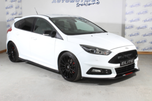 2016 Ford Focus 2.0t Ecoboost St-3 Hatchback 5dr Petrol Manual Euro 6 (s/s) (250 Ps) in White — image 3