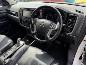 2016 Mitsubishi Outlander 2.0h 12kwh Gx4h CVT 4WD Euro 6 (s/s) 5dr in White — image 3