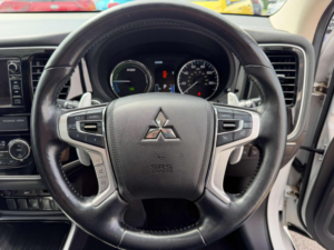 2016 Mitsubishi Outlander 2.0h 12kwh Gx4h CVT 4WD Euro 6 (s/s) 5dr in White — image 4