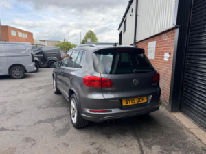 2015 Volkswagen Tiguan 2.0 Tdi Bluemotion Tech R-Line 4WD Euro 5 (s/s) 5dr (nav) in Grey — image 4