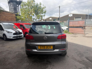 2015 Volkswagen Tiguan 2.0 Tdi Bluemotion Tech R-Line 4WD Euro 5 (s/s) 5dr (nav) in Grey — image 6