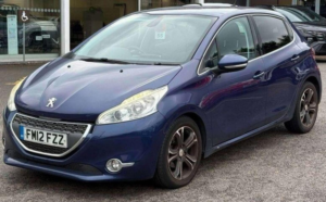 2012 Peugeot 208 1.6 E-Hdi Allure Euro 5 (s/s) 5dr in Blue — image 2