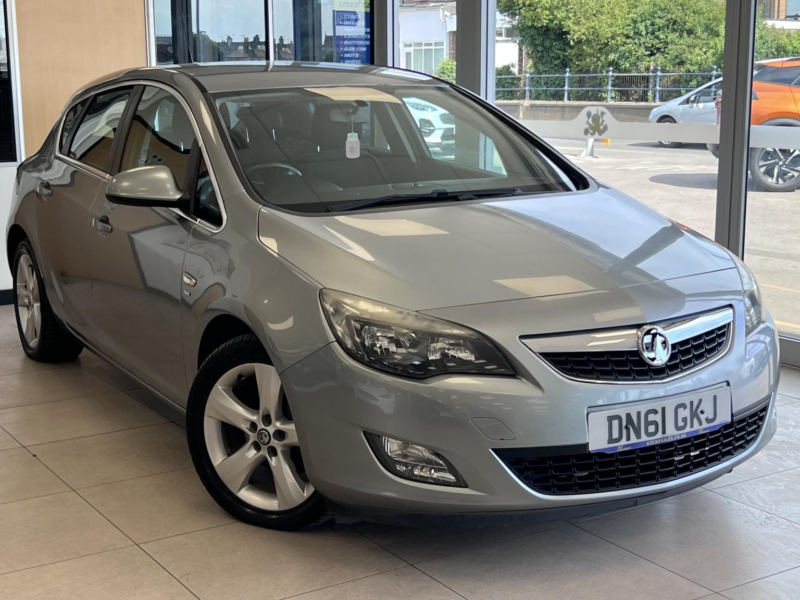 2011 Vauxhall Astra 1.6 16v Sri in Silver — image 1