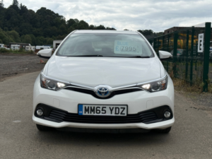 2016 Toyota Auris 1.8 Vvt-H Business Edition Hatchback 5dr Petrol Hybrid CVT Euro 6 (s/s) (136 Ps) in White — image 2