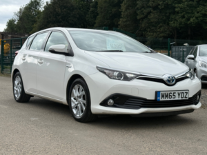 2016 Toyota Auris 1.8 Vvt-H Business Edition Hatchback 5dr Petrol Hybrid CVT Euro 6 (s/s) (136 Ps) in White — image 3