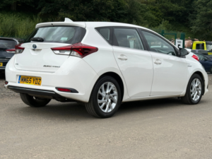 2016 Toyota Auris 1.8 Vvt-H Business Edition Hatchback 5dr Petrol Hybrid CVT Euro 6 (s/s) (136 Ps) in White — image 5