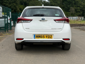 2016 Toyota Auris 1.8 Vvt-H Business Edition Hatchback 5dr Petrol Hybrid CVT Euro 6 (s/s) (136 Ps) in White — image 6