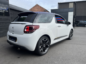 2013 Citroen Ds3 Cabrio 1.6 Vti Dstyle Plus in White — image 3