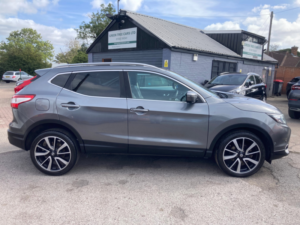 2017 Nissan Qashqai 1.5 Dci Tekna SUV 5dr Diesel Manual 2WD Euro 6 (s/s) (110 Ps) in Grey — image 4