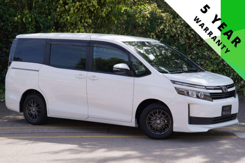 2016 Toyota Voxy 2.0 X 5dr 7 Seats in White — image 1