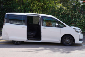 2016 Toyota Voxy 2.0 X 5dr 7 Seats in White — image 3