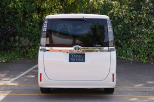 2016 Toyota Voxy 2.0 X 5dr 7 Seats in White — image 6