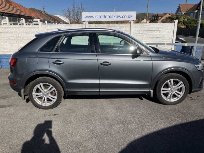 2017 Audi Q3 2.0 Tdi Sport in Grey — image 1