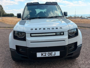 2020 Land Rover Defender 110 2.0 Sd4 Se in Silver — image 2