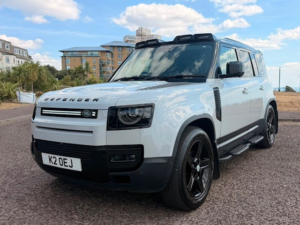 2020 Land Rover Defender 110 2.0 Sd4 Se in Silver — image 4