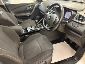 2017 Renault Kadjar 1.5 Dci Dynamique Nav SUV 5dr Diesel Manual Euro 6 (s/s) (110 Ps) in Silver — image 5