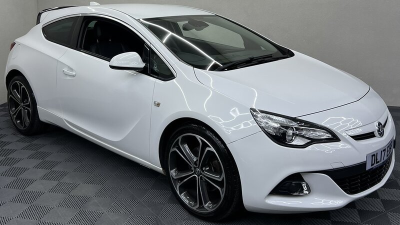 2017 Vauxhall Astra 1.4 Gtc Limited Edition T S/s 3dr in White — image 1
