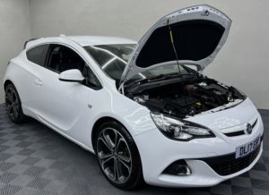 2017 Vauxhall Astra 1.4 Gtc Limited Edition T S/s 3dr in White — image 4