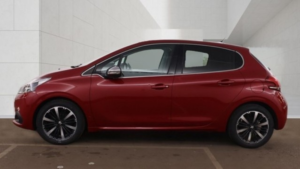 2018 Peugeot 208 1.2 Puretech Allure Premium in Red — image 6