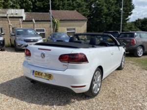 2014 Volkswagen Golf 1.4 Tsi S in White — image 3