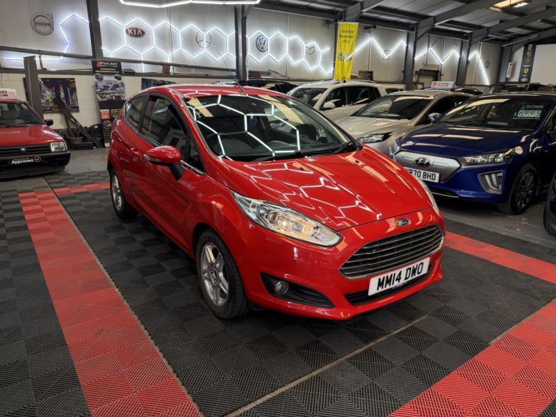 2014 Ford Fiesta 1.3 Zetec in Red — image 1