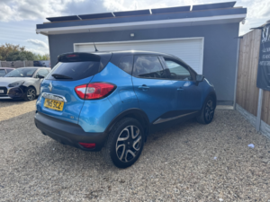 2015 Renault Captur 1.5 Dynamique S Medianav Dci 90 Stop & Start in Blue — image 2