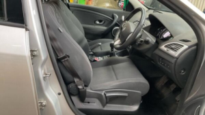 2013 Renault Megane 1.5 Dci Dynamique Tomtom Euro 5 (s/s) 5dr in Silver — image 5