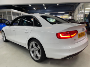 2015 Audi A4 2.0 Tdi Black Edition Euro 6 (s/s) 4dr (nav) in White — image 5