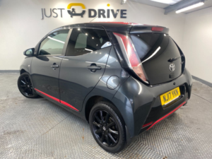 2017 Toyota Aygo 1.0 Vvt-I X-Press Hatchback 5dr Petrol Manual Euro 6 (68 Ps) in Grey — image 3