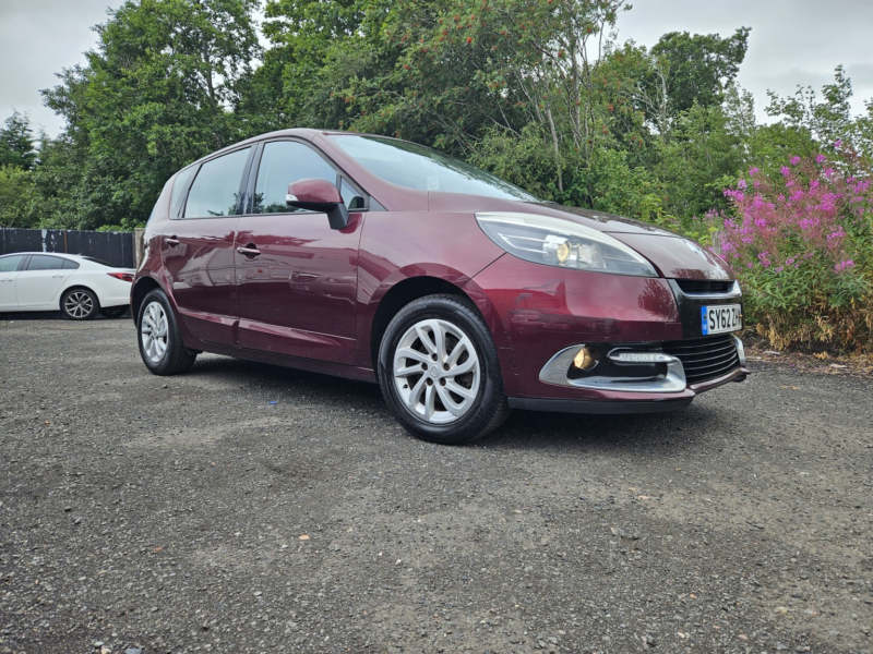 2013 Renault Scenic 1.5 Dci Dynamique Tomtom in Red — image 1