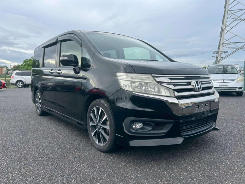 2013 Honda Stepwagon 2.0 Spada Z Cool Spirit 5dr 8 Seats in Black — image 1