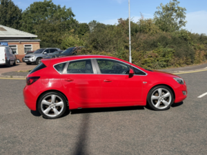 2011 Vauxhall Astra 2.0 Cdti Ecoflex Sri in Red — image 2