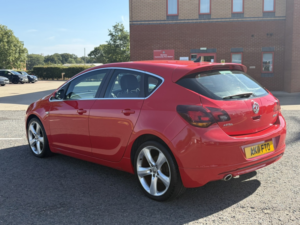 2011 Vauxhall Astra 2.0 Cdti Ecoflex Sri in Red — image 4