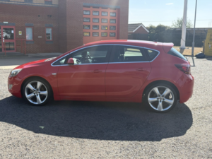 2011 Vauxhall Astra 2.0 Cdti Ecoflex Sri in Red — image 5