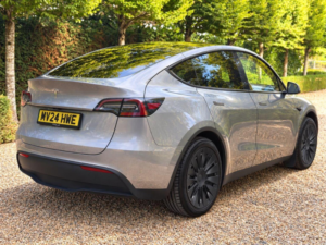 2024 Tesla Model Y Auto Rwd 5dr in Grey — image 3
