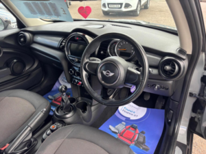 2017 MINI Hatch 1.5 Cooper Euro 6 (s/s) 3dr in Grey — image 3