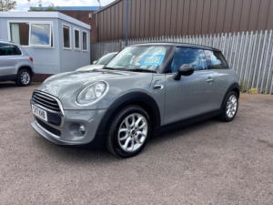 2017 MINI Hatch 1.5 Cooper Euro 6 (s/s) 3dr in Grey — image 4